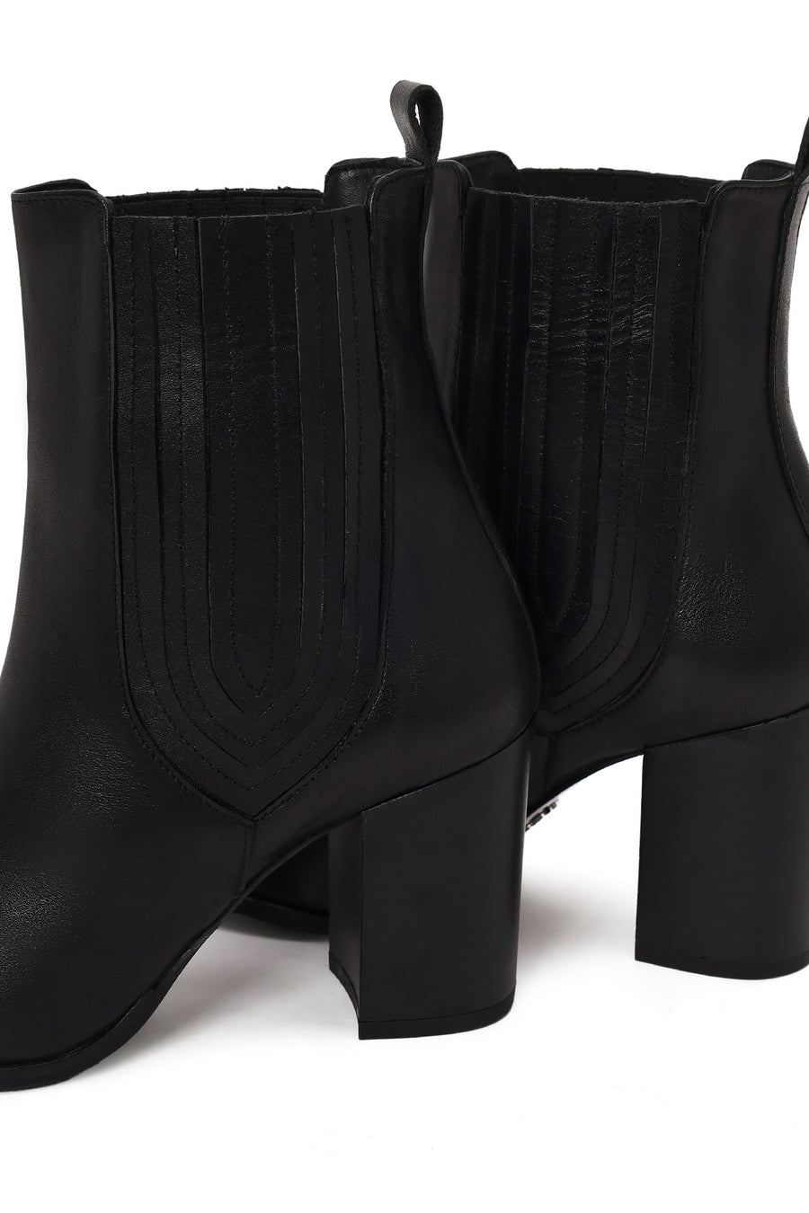 Woman Black Thick-Heeled Leather Chelsea Boots