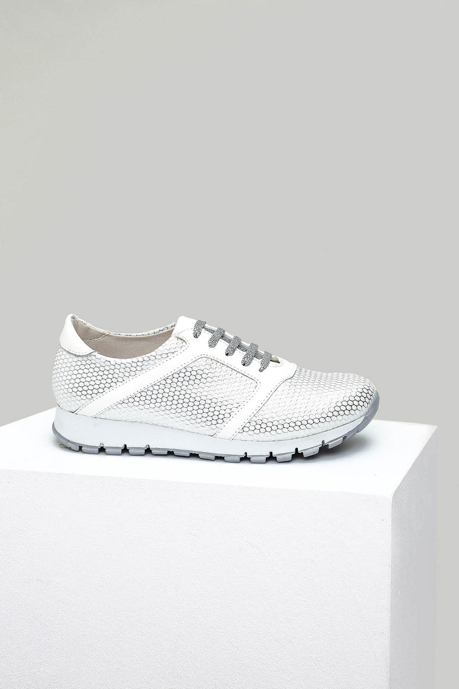 Women's Sports Shoes