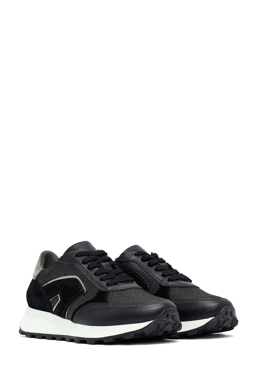 Kadın Siyah Bağcıklı Kalın Tabanlı Deri Sneaker