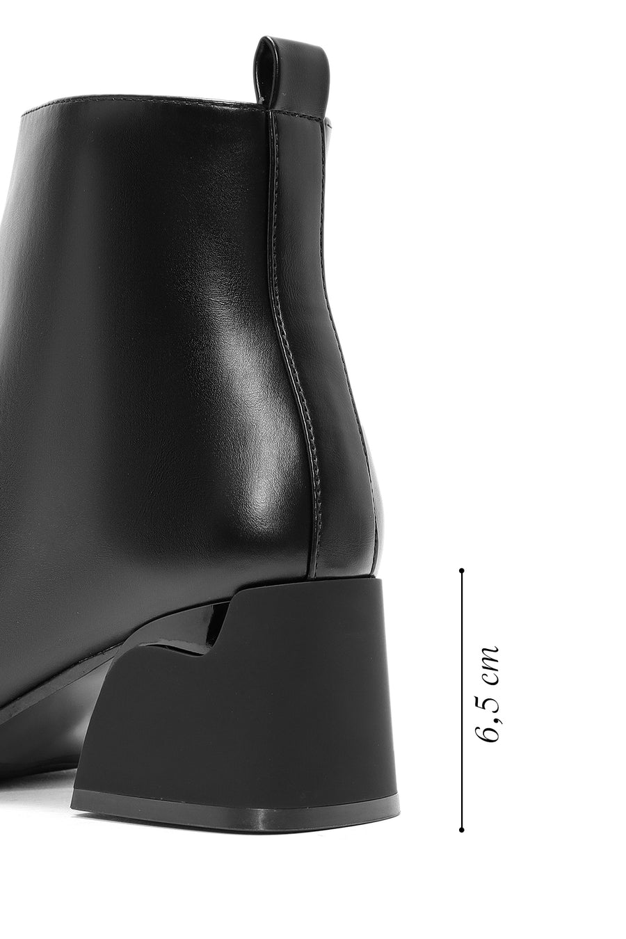 Woman Black Zip Closure Heeled Boots