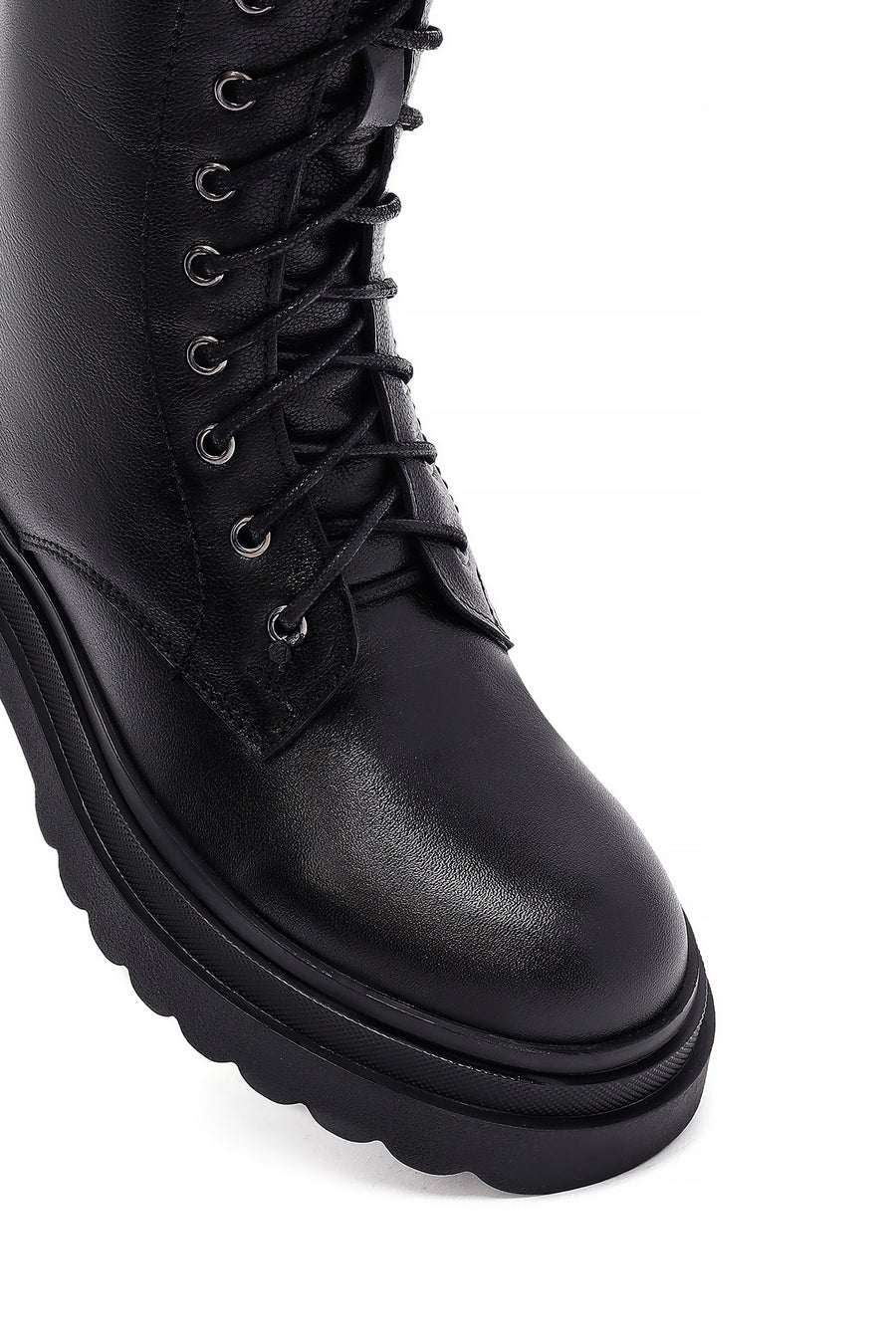 Woman Black Zip Closure Leather Combat Boots