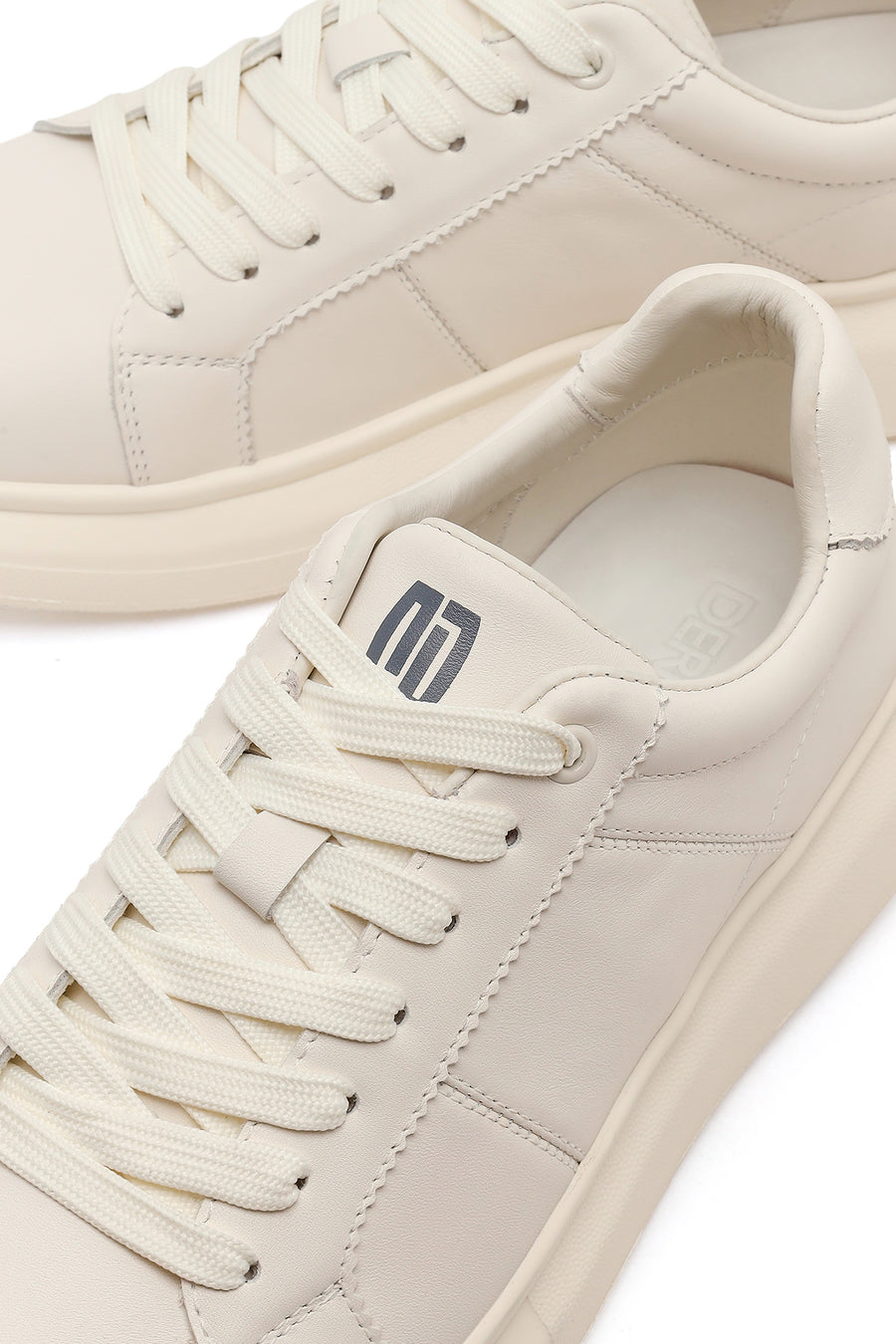 Erkek Beyaz Bağcıklı Kalın Tabanlı Deri Sneaker