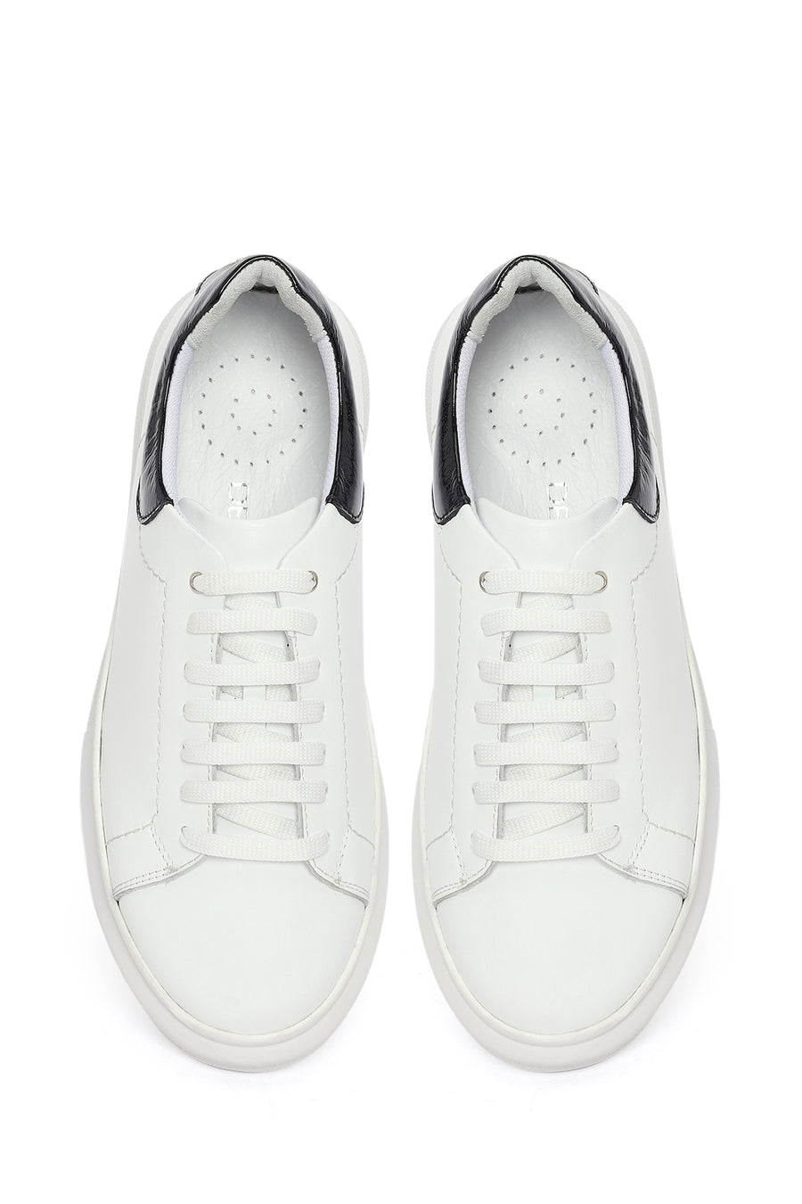 Kadın Beyaz Bağcıklı Kalın Tabanlı Deri Sneaker
