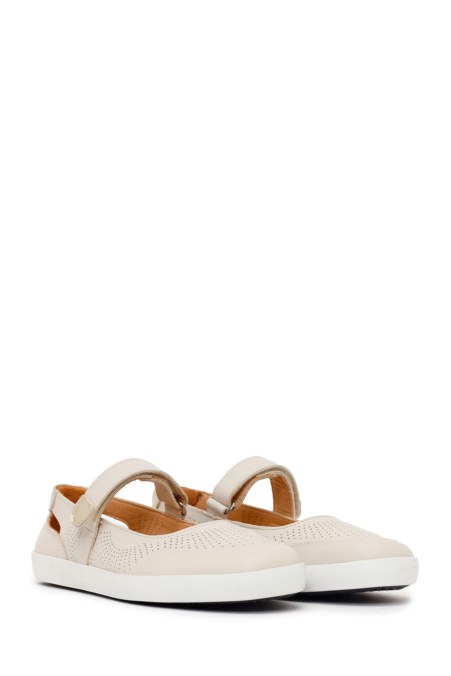 Woman Cream Strappy Leather Ballet Flat