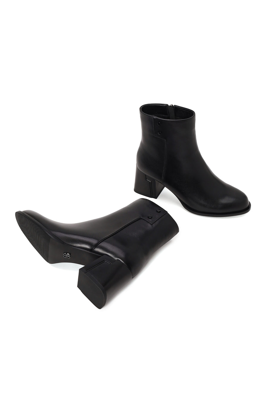 Woman Black Zip Closure Thick-Heeled Leather Boots