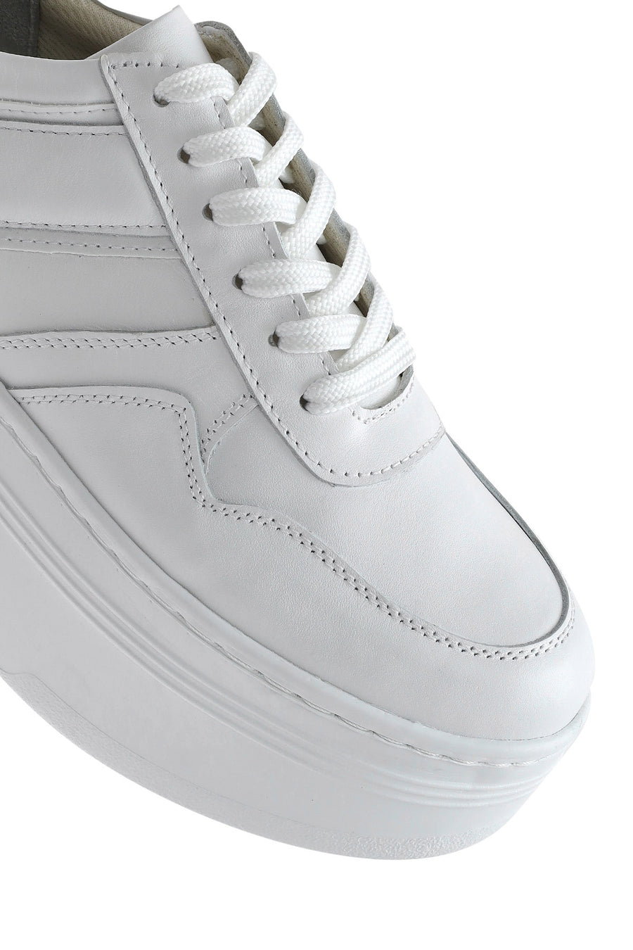 Kadın Beyaz Bağcıklı Kalın Tabanlı Deri Sneaker